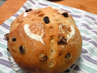 100930 くるみレーズンパン
