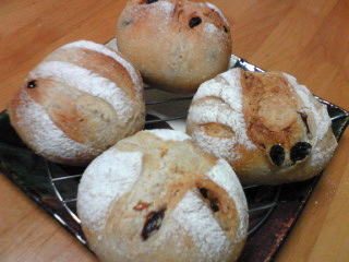 100701 レーズンパン
