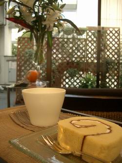 10月29日　ケーキと梅こぶ茶.JPG