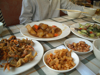 漓江下りの船上の昼食