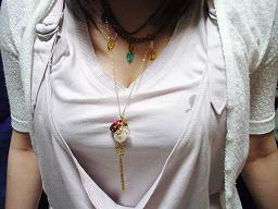 アクセ胸アップ