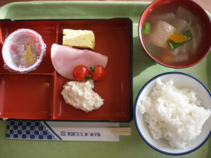P9010273　利尻 朝食 弁当.JPG