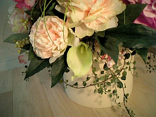 芍薬（ピオニー）をふんだんに使った特大アレンジメント（造花） | 花と緑(´∀`)* - 楽天ブログ