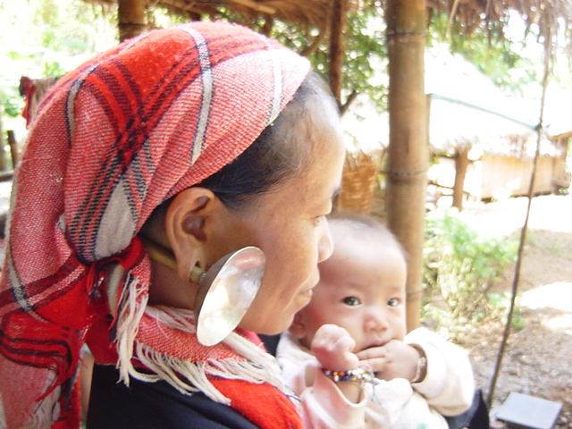 少数民族の村　Chiangrai の赤ちゃん