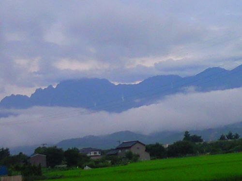 つるぎ岳と雲