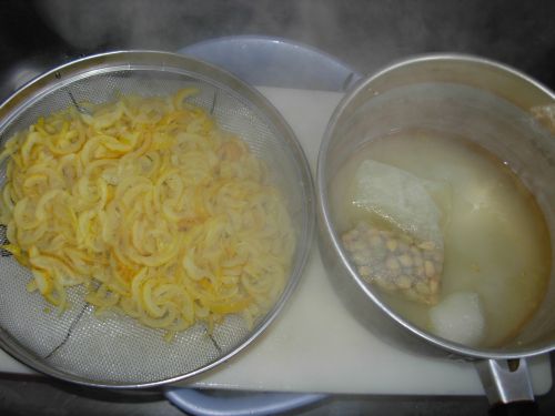 柚子の湯切り品と煮込み鍋
