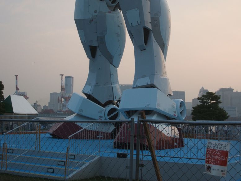 odaiba-gundam-ashi.jpg
