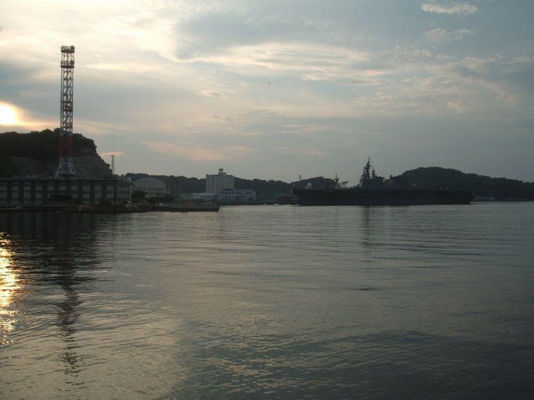 040yokosuka-warship1.jpg