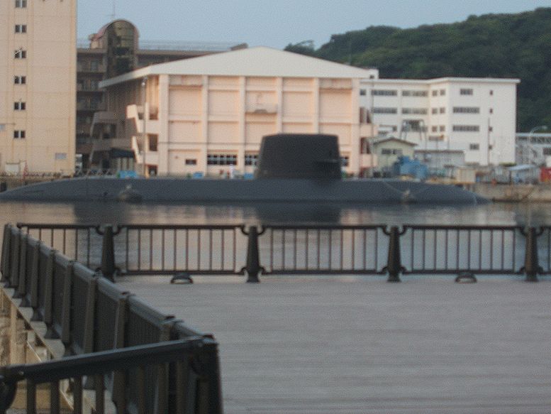 041yokosuka-submarine.jpg