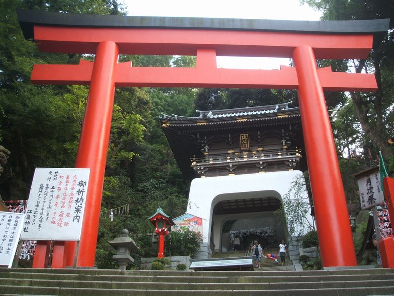 027enoshima-torii2.jpg