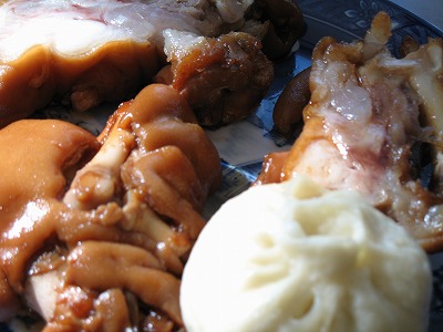 肉まん・豚足