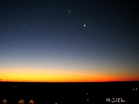 夕暮れの月