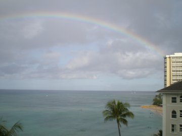 ワイキキビーチの虹
