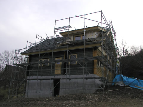 塗装が始まってるアウケア君