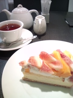 Cafe comme ca　（カフェコムサ）　いちじくとマンゴーのタルト