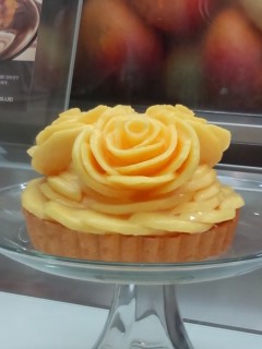 Cafe comme ca　マンゴーローズのタルト