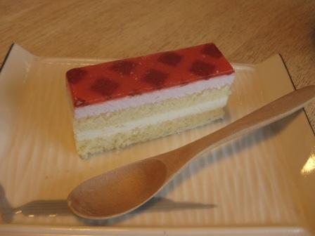 デザートのケーキまでついて！