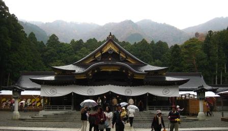 弥彦神社のお社