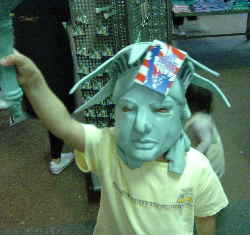 自由の女神に変身！