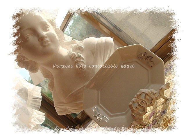 リボンガーランドモチーフ陶器のトレイ