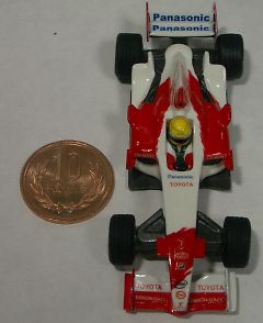 10円玉と記念撮影