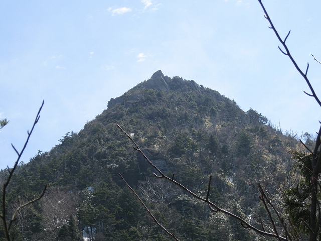 小秀山カブト岩