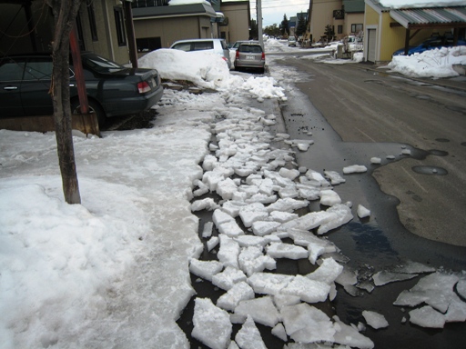 雪割り　車庫前