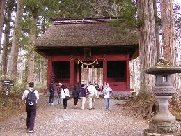 奥社の参道の中社の入り口の鳥居門