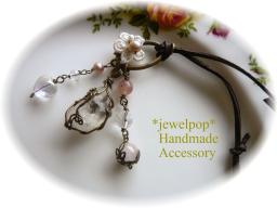 ミニ水晶のポイントを使ったペンダント