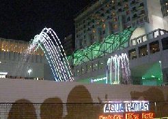 京都駅前の噴水