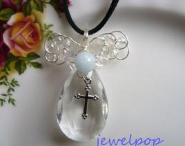 アクアマリンを抱えた天使さん