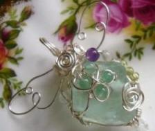 おめかしフローライトのチャーム