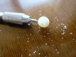 素材：ビーズ穴の調整