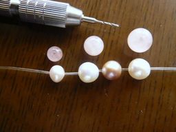 素材：ビーズ穴の調整