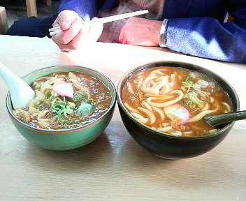 いなや支店のカレーきしめん(並）とカレーうどん（大）