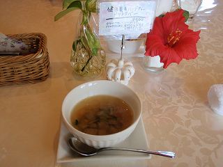 うちと同じテーブルクロスかも…