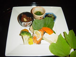 鮭にあられをつけて揚げたのが美味しかった～