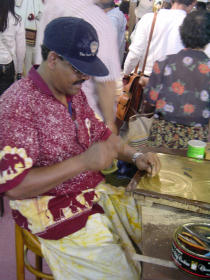 スリランカ館「彫金」