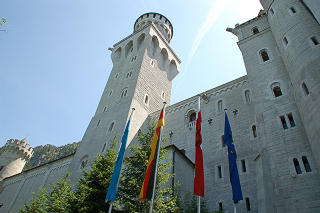 ノイシュバンシュタイン城（中庭から見上げる）