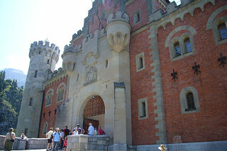 ノイシュバンシュタインの入場を待つ