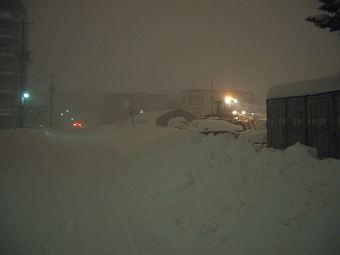 この雪で車も消えてしまいます