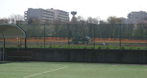 テニスコート・遠景。
