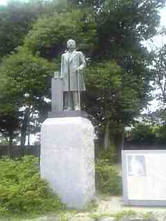 井上馨像
