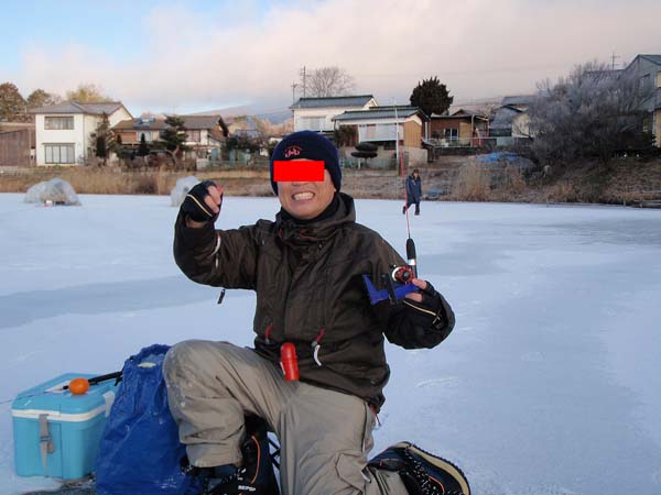 ワカサギを釣った井出さん