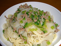 カブと豚ひき肉の塩味麺