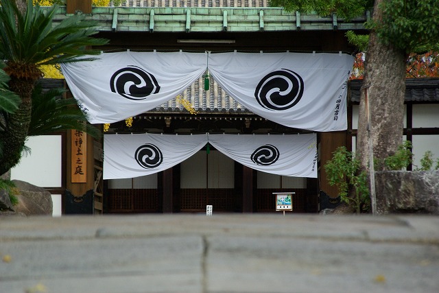 極楽浄土への庭　玄関