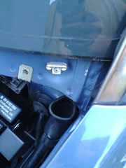 メルセデス・ベンツ、Aピラー下部