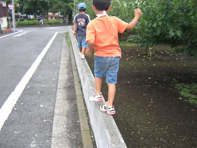 ブロック上歩き