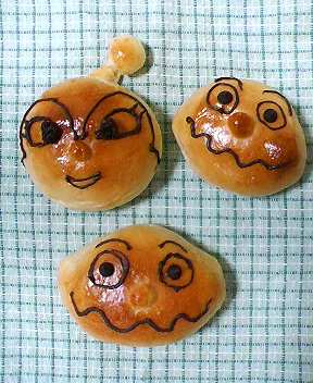 カレーパンマンとドキンちゃん