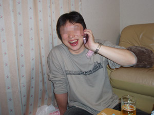 襲撃しているＶさん